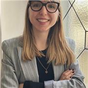 Offro lezioni private a ragazzi di elementari e medie adattandole alle loro personali esigenze.